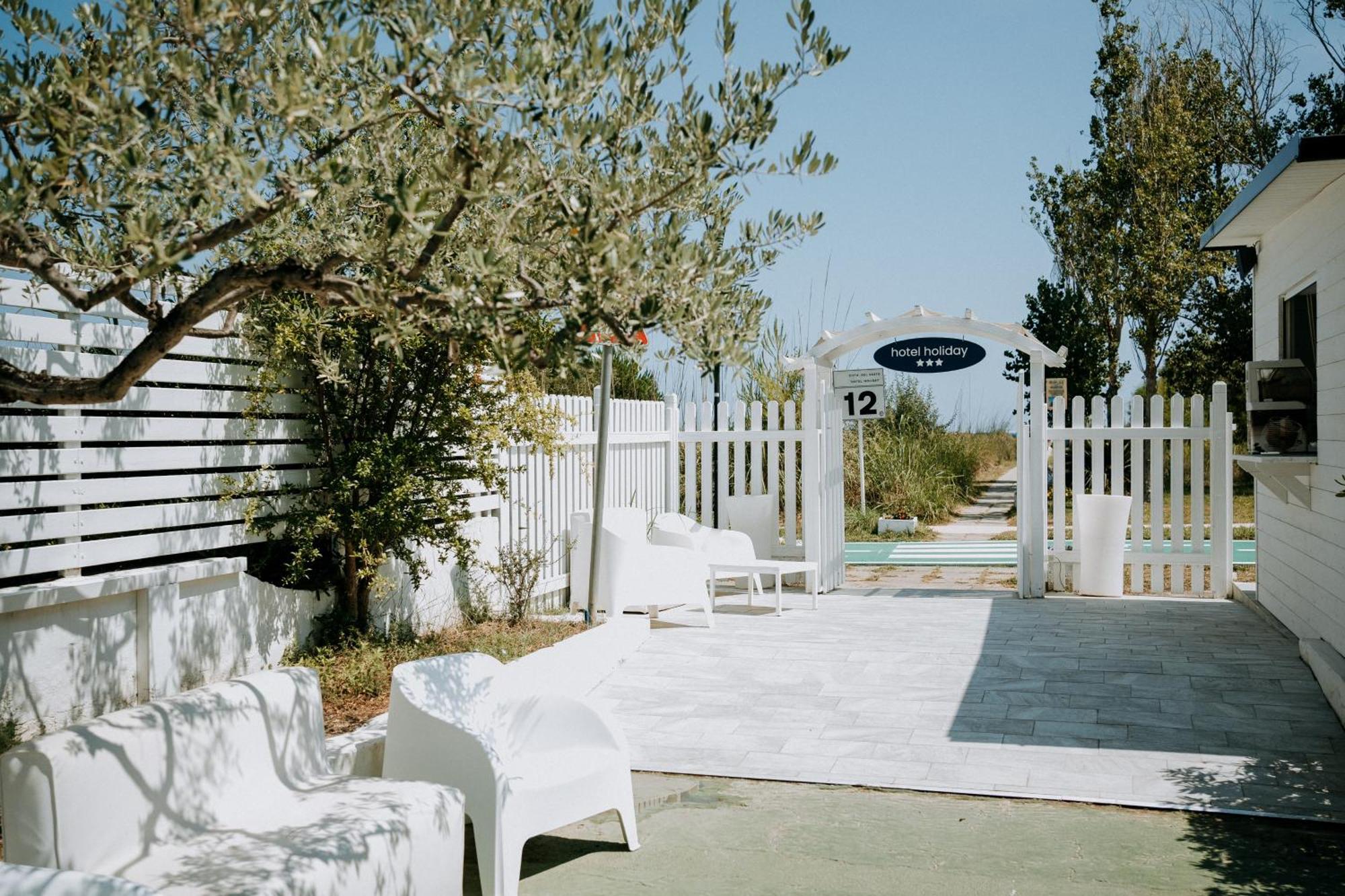 Hotel Holiday Vasto Exterior photo
