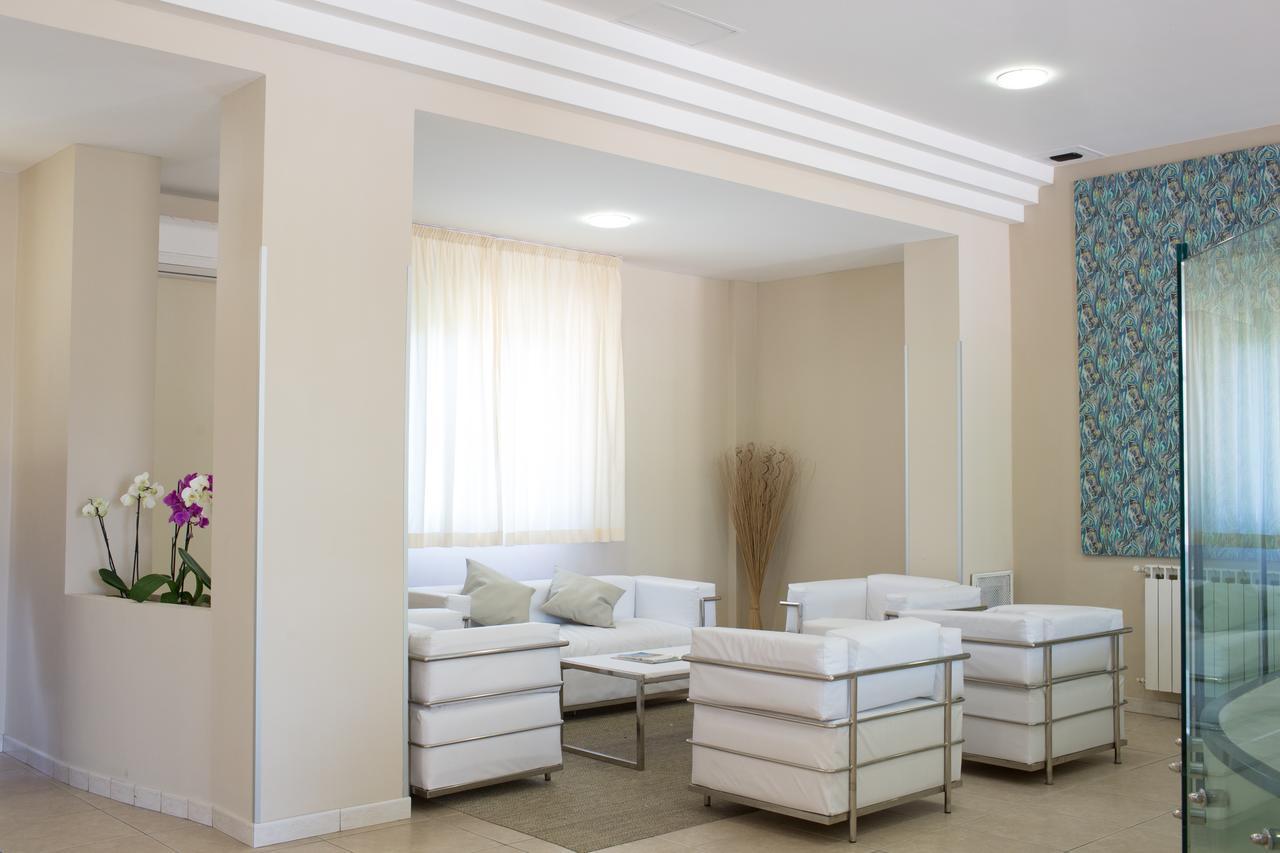 Hotel Holiday Vasto Exterior photo