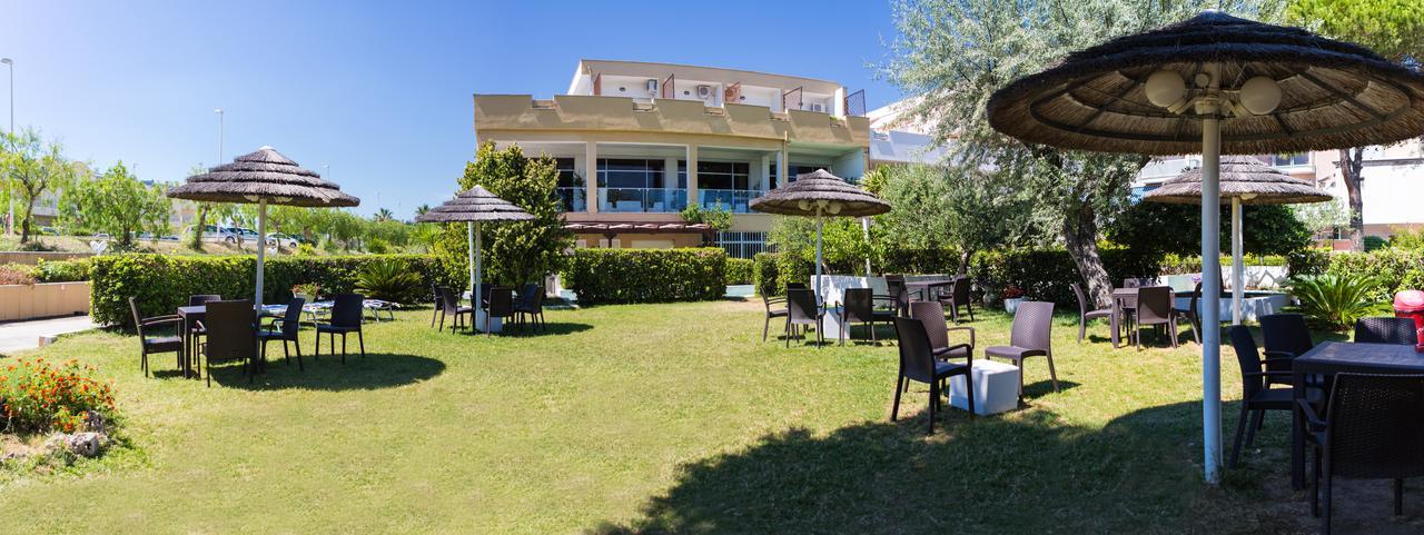 Hotel Holiday Vasto Exterior photo